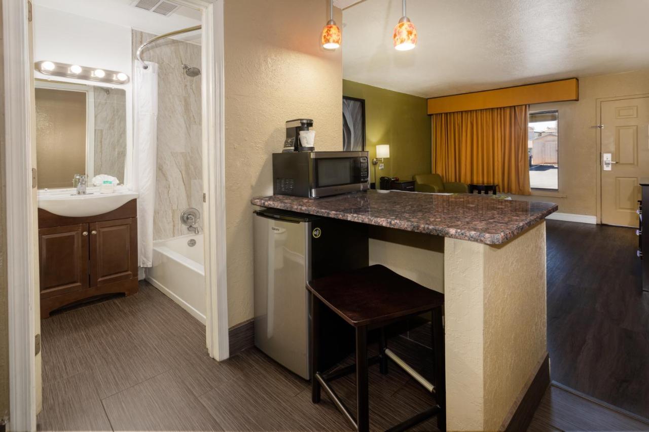 Super 8 By Wyndham Nau/Downtown Conference Center Motel Flagstaff Exterior photo