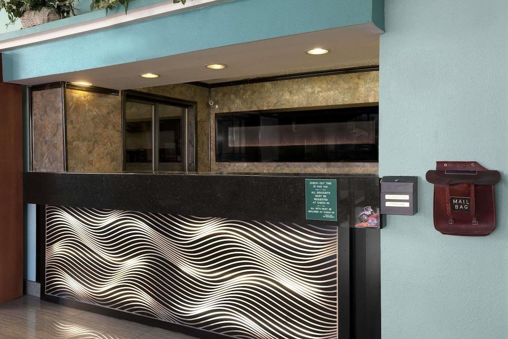 Super 8 By Wyndham Nau/Downtown Conference Center Motel Flagstaff Exterior photo